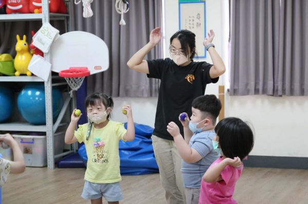岡山障福推音樂治療　療育對象學習情緒表達1